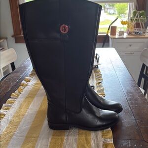 Tommy Hilfiger Black Heeled Boots with Sleek Equestrian Style